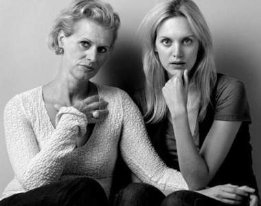 《模特兒與母親》女兒的美麗看媽媽就知道~