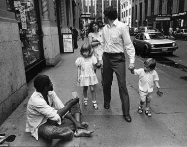 1980s《紐約黑白街拍》有種奇特的陰森感.......