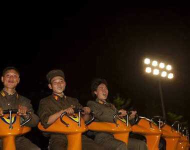 《北韓軍人歡喜照》人家可是很開心的～呵呵呵呵