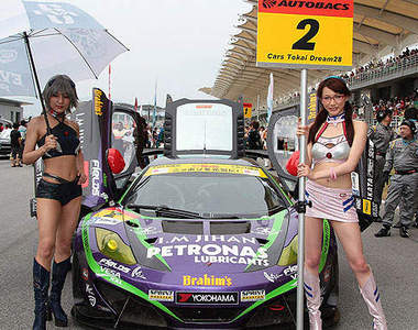 《EVA痛賽車》遠征馬來西亞怎麼能少賽車女郎呢?