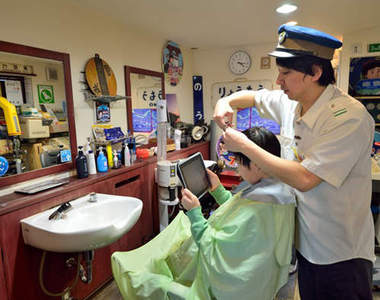 《鐵道理髮店》站員來幫你剪頭髮～出發～（推剃刀）