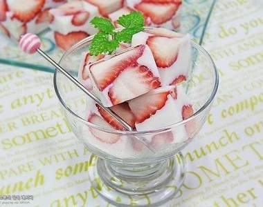《草莓牛奶凍》酸酸甜甜的幸福好滋味❤