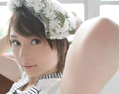 木下柚花　擁有可愛完美乳型的AV女優