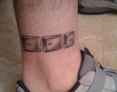 《電子風格刺青》Ctrl+Alt+Del 在身上可以重開機嗎？