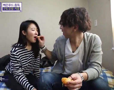 超噁心《餿食情侶檔》~食物越酸他們吃得越開心⊙_⊙