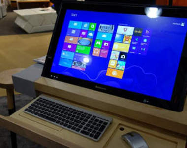 老外展示《未來PC平板桌》....該不會以後桌機都長這樣吧~