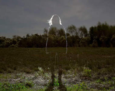 山中《鬼影》？眼前的這道白影是.........？