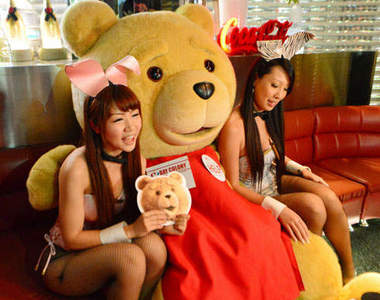 熊麻吉的日本行 好個藉宣傳之名行把妹之實的活動(摟妹)