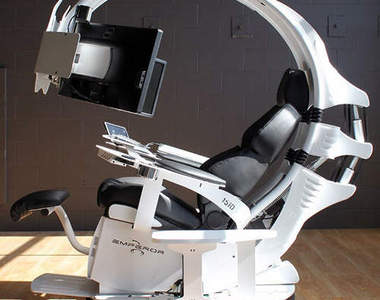 全新進化科幻桌機《Emperor 150LX》降臨 確定不是鋼彈專用機嘛