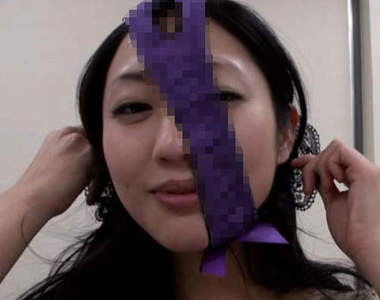 史上第一本？附贈原味內褲的寫真書「蜜褲」