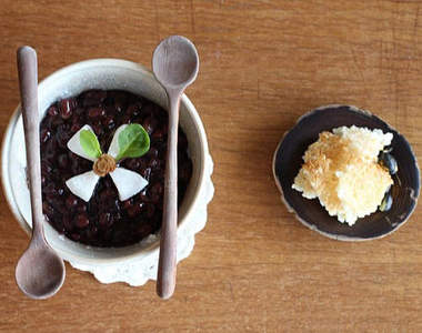 釜山《鍋巴紅豆冰》當然不是放在滾燙石鍋裡啦～