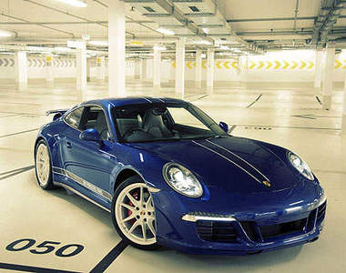 500萬粉絲按讚《保時捷911特別版》亮相下海謝客～