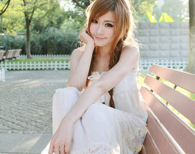 迷亂Miss bess的包晶晶　網路謎樣的深Ｖ美女神到了〝GET〞