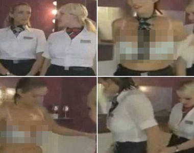 英航空姐《淋浴秀》就算脫光光也想跟她洗香香(//▽//)