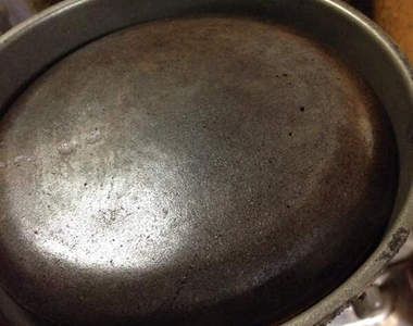 藝術品級的《燒焦鬆餅》能夠和鍋底融為一體也是一種奇蹟啊wwww