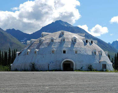 阿拉斯加《王蟲旅館廢墟》鬼城的唯一紀念