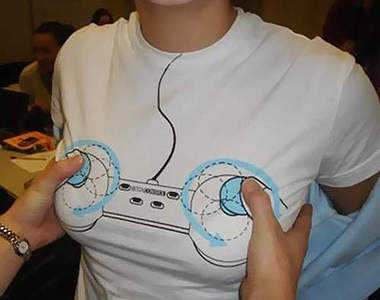 2013日本AV女優摸奶募款活動　摸摸揉揉邊作公益還可以救地球