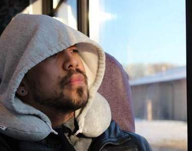 《連帽旅行枕》讓你在車上方便睡~