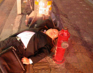 超有才韓國醉漢　滑冰技巧不輸金妍兒？XDDD