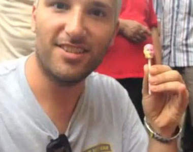 人臉棒棒糖　路邊大叔神一般的口技幫你吹出來