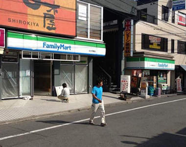 網友嘆超狠心，相同《便利商店》為什麼開旁邊？