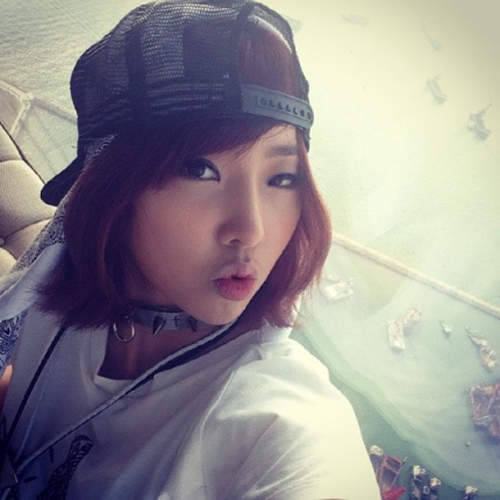 2ne1敏智整形疑雲 有網友表示 反正她也成年了