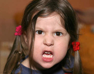 女孩《暴怒的瞬間》~心中同樣只有一個字出現