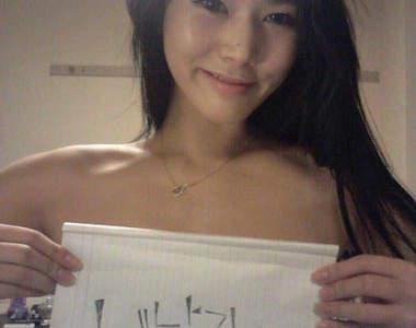 送給男友的「超大膽生日禮物」最後會把牌子放下來嗎>///<