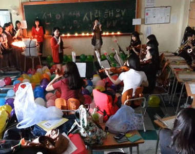 《音樂班的午間》他們看起來好快樂～^ㅂ^