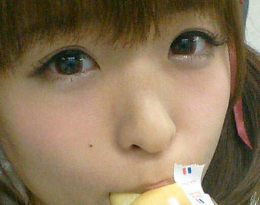 プー・ルイ（Pour Lui）　女子偶像團體成員驚異的雜誌照