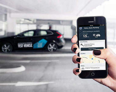 《Volvo V40》用手機APP滑幾下就能自動停車?(驚)
