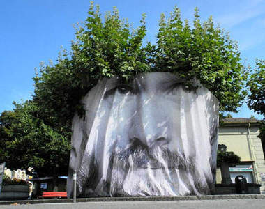 《人像街頭藝術》小心~~隨時有人盯著你