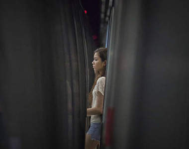 《請小心間隙》因為有人在偷偷看著你...(驚)