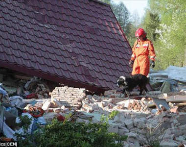 《老婆不帶老公出門》生氣把房子炸了