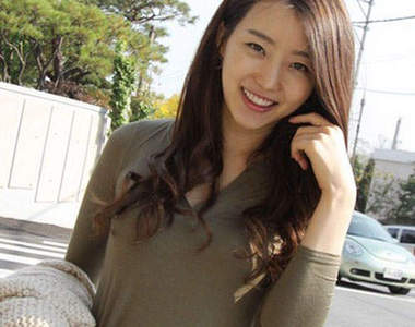 《晴雅》又是一個臉蛋美腿兼具的網拍美女