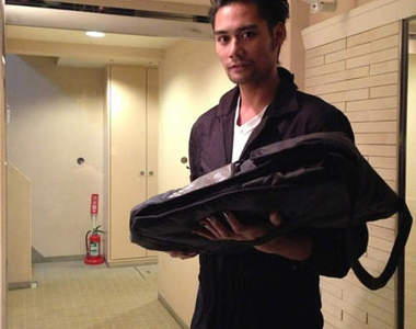 《宅配型男》混血帥哥快熱送大阪燒到你家♥