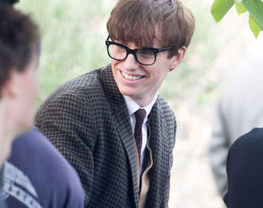 《Eddie Redmayne》扮演霍金 英國最可愛的物理宅
