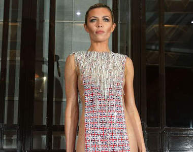 英女星超大膽《國旗禮服》敢穿真的I服了U