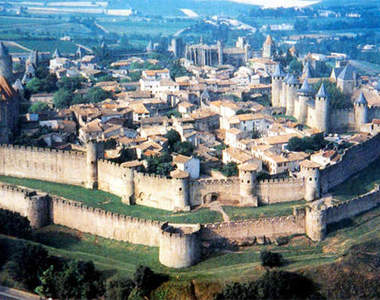 卡爾卡松城堡　真的是像極了進擊的巨人的城塞都市