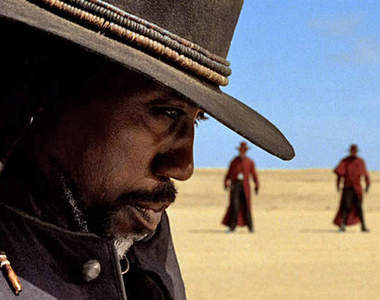 牛仔大戰殭屍　衛斯理史奈普殺光了吸血鬼這回殺殭屍