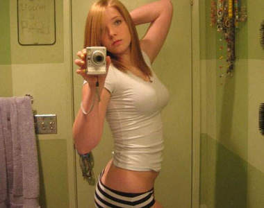 令人不解的《女生自拍》~我這樣穿好看嗎?