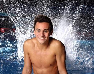 《跳水帥哥》Tom Daley 發行2014年曆　我也想買（掏腰包）