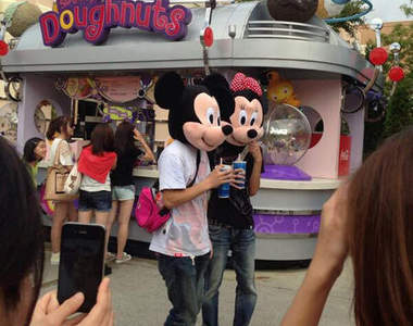 米奇米妮現身大阪環球影城 這...是想來嗆聲嗎?(誤)