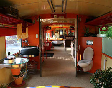 荷蘭《電軌車飯店》名符其實的汽車旅館~?!