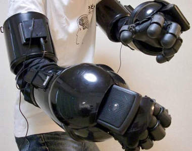 哀鳳喇叭拳套　揮一拳看我的重低音震撼衝擊波吧