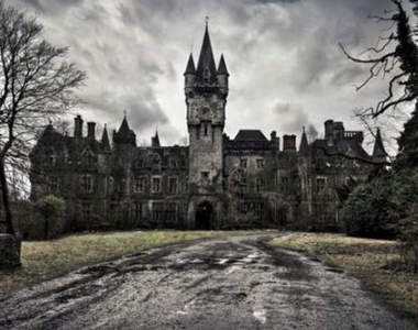 廢棄的米蘭達城堡　感覺就像是走在城外不死鎮一樣