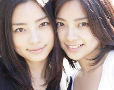 蒼杏奈、蒼麗奈 臉蛋三圍均一致美女雙包胎