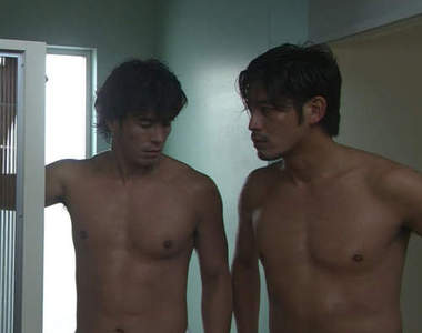 讓女生口水直流的《完美身材男星》有人需要面紙嗎？（高舉）