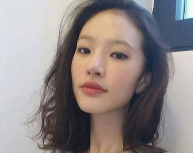魅力女模《劉智安》緋聞讓她一夕間爆紅