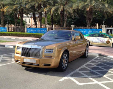 《杜拜學生炫富法》加國學生:光看學校停車場就知道....